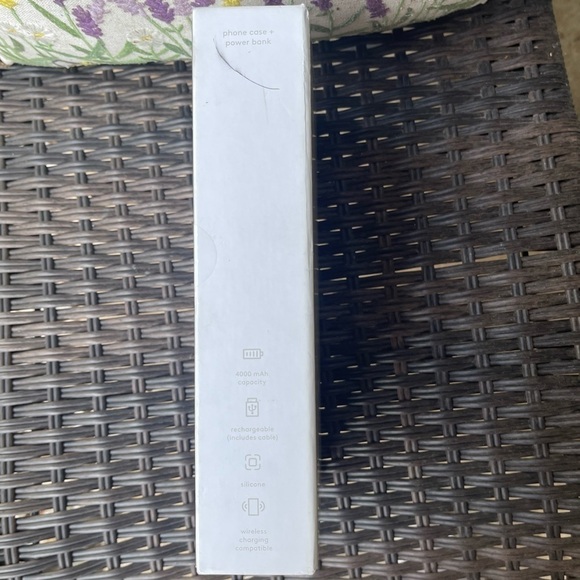 NIB Heyday (from target) iPhone 11 Pro phone case and portable charger - Picture 4 of 5